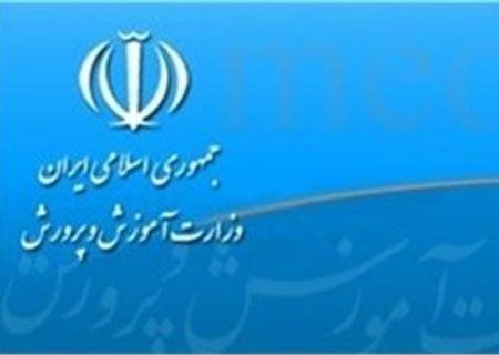تعدادی از دانش‌آموزان هنگام رفتن به کلاس درس اقدام به سر و صدا کردند که مدیر سعی در برقراری آرامش داشته / در این بین یکی از دانش‌آموزان که سابقه بیماری داشته، دچار عارضه تنفسی شده