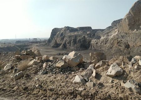 کوه خواری کارخانه سیمان تهران در شهرری ادامه دارد / انتقال ۵۰۰هزار کامیون سنگ از کوه به کارخانه سیمان تهران
