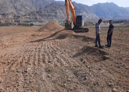 حفاری با بیل مکانیکی در گورستان باستانی شهرری