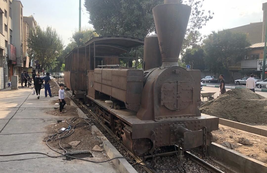ماشین دودی دوره قاجار در شهرری به ریل خود بازگشت