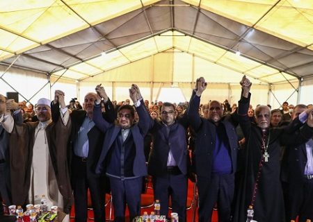 عطرافشانی و گلباران مزار شهدای ادیان توحیدی در آرامستانه ارامنه