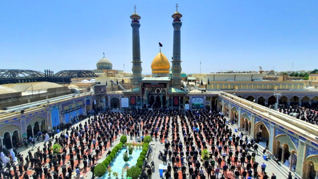اقامه نماز باشکوه ظهر عاشورا در کربلای ایران اسلامی