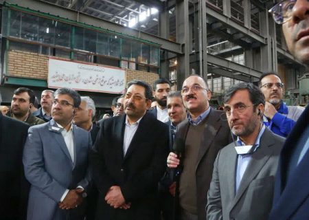 وزیر صمت از واحد‌های صنعتی شهرک صنعتی شمس آباد بازدید کرد