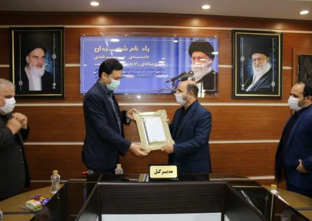 فرماندار جوان ری همچنان خوش می درخشد