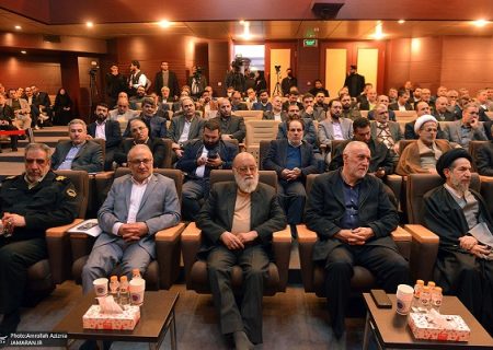 تجدید میثاق استاندار، فرمانداران، مدیران و ائمه جمعه تهران با آرمان های حضرت امام خمینی (س) + فیلم